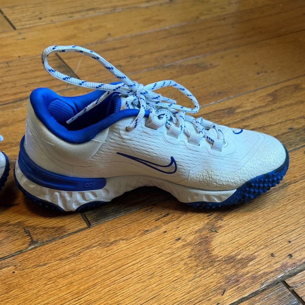 Nike Women’s Alpha Huarache Elite 4 Softball shoes - Picture 9 of 10